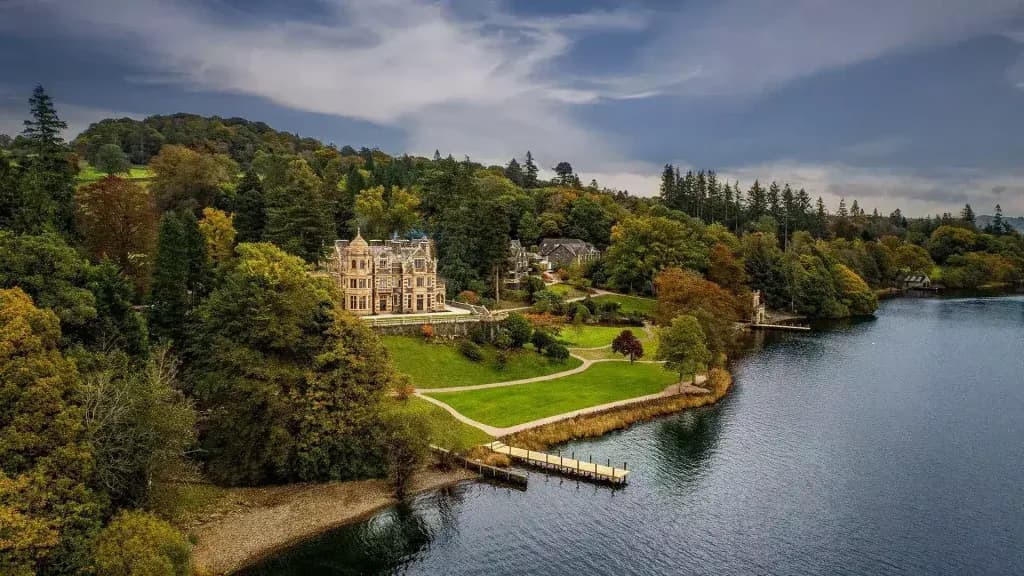 Langdale Chase — interior and exterior view 30