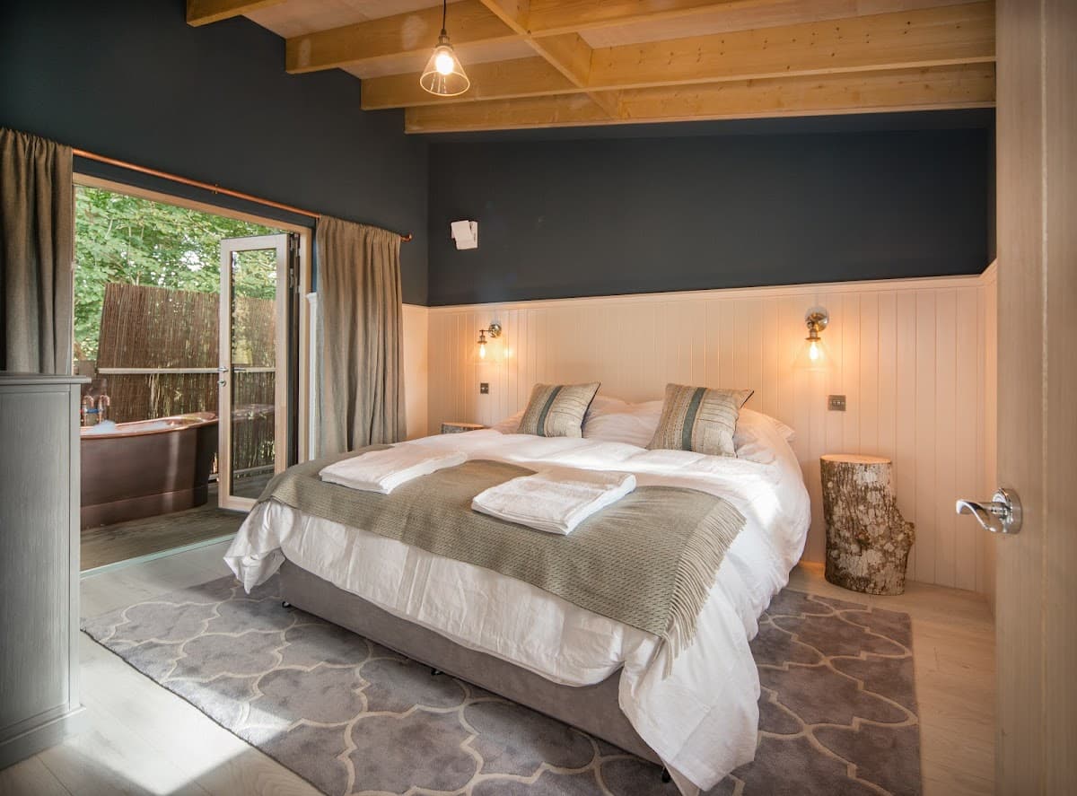 Lanrick Treehouses — interior and exterior view 2