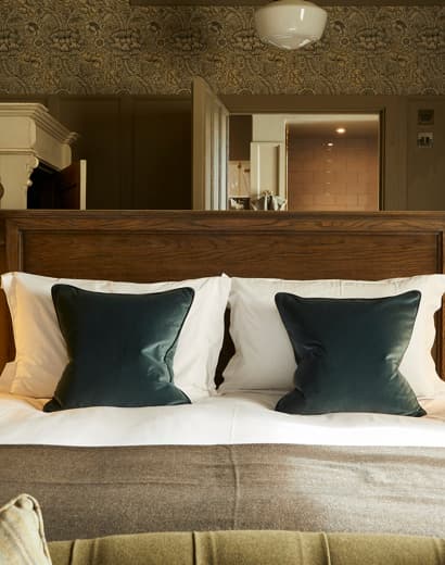 The Pig at Bridge Place — interior and exterior view 24