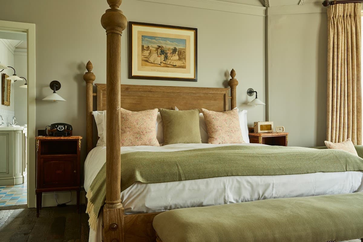 The Pig on the Beach — interior and exterior view 4