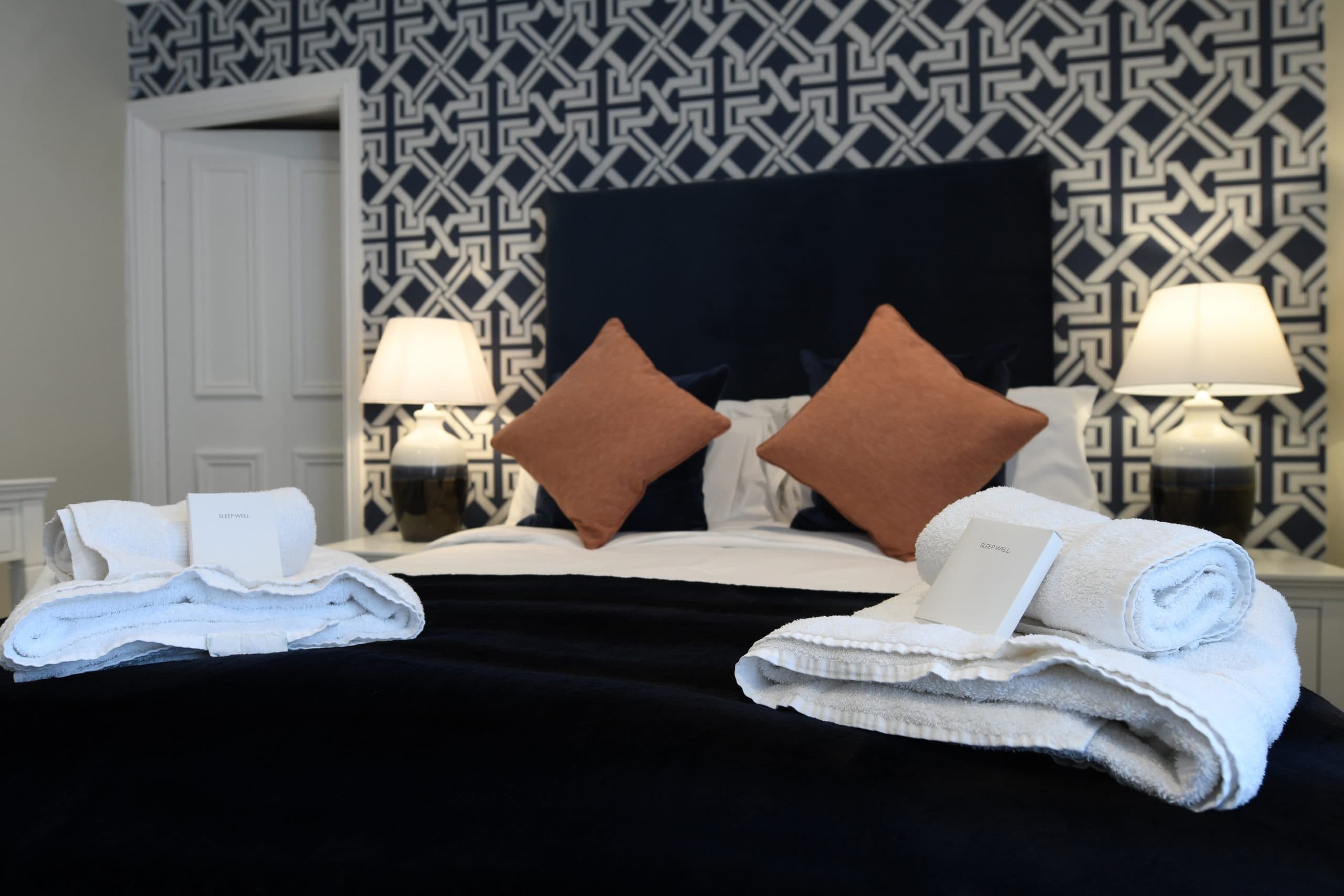 Victoria Hotel — interior and exterior view 5