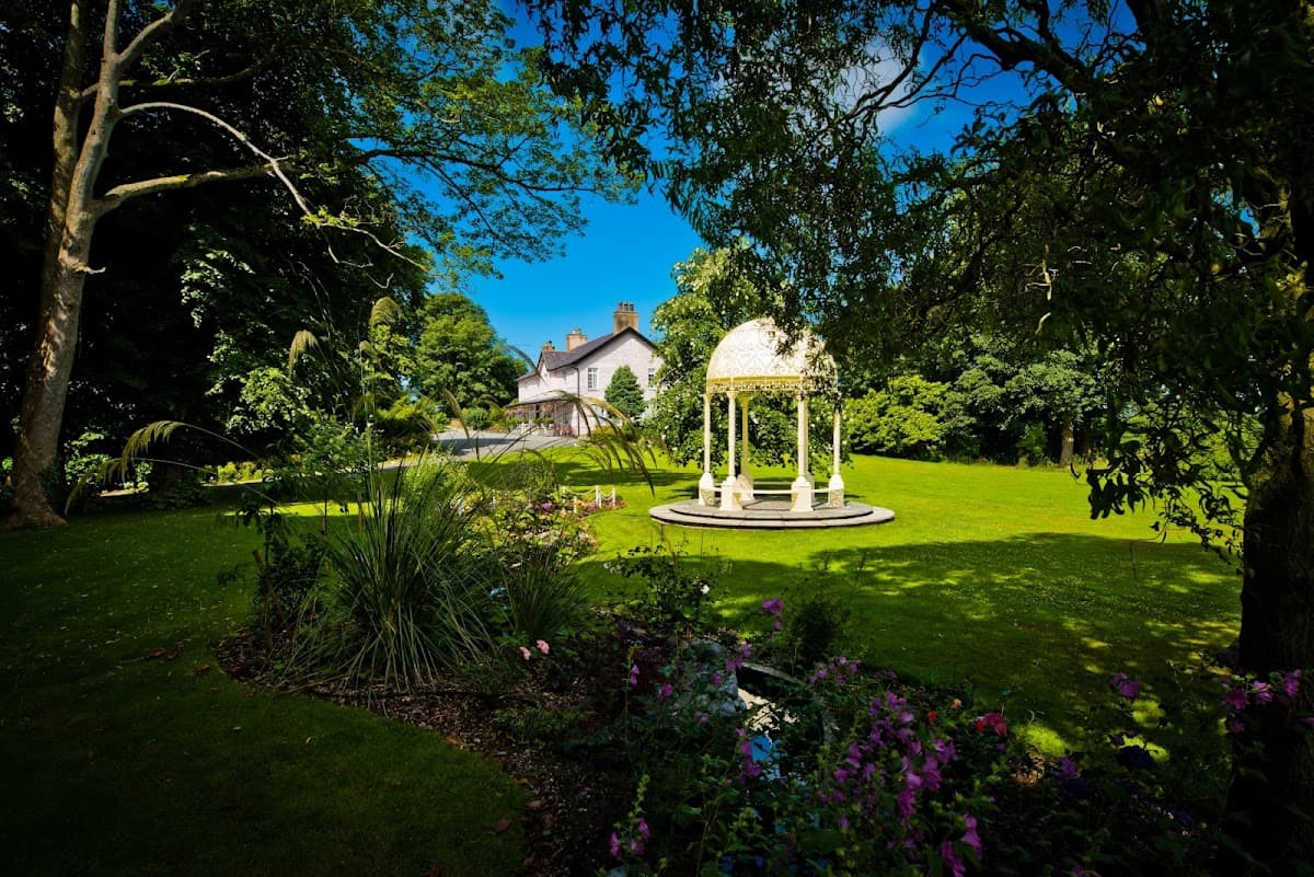 Plas Dinas Country House — interior and exterior view 4