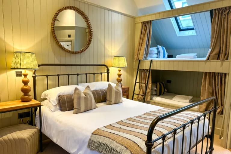Beadnell Towers & Kitchen — interior and exterior view 9