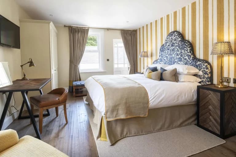 Beadnell Towers & Kitchen — interior and exterior view 21