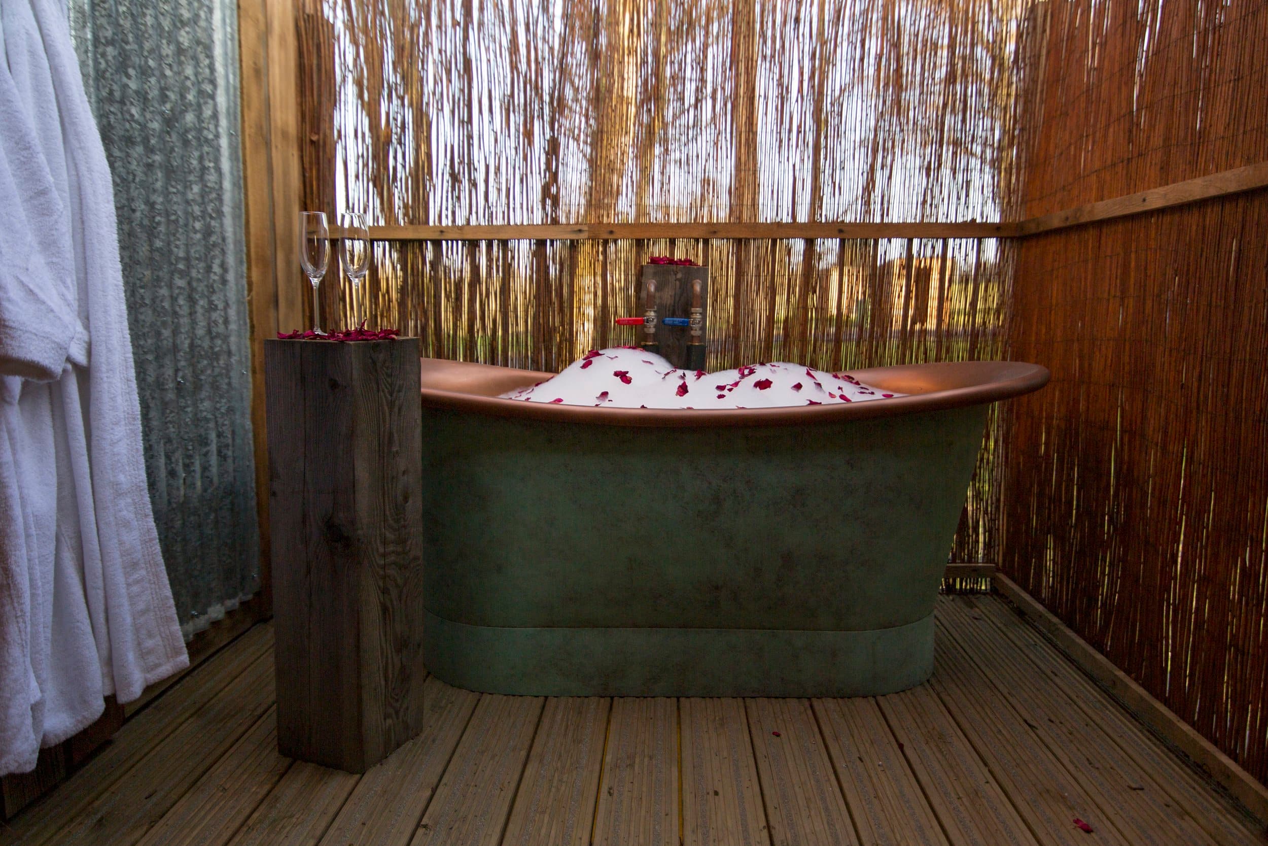 Lanrick Treehouses — interior and exterior view 12