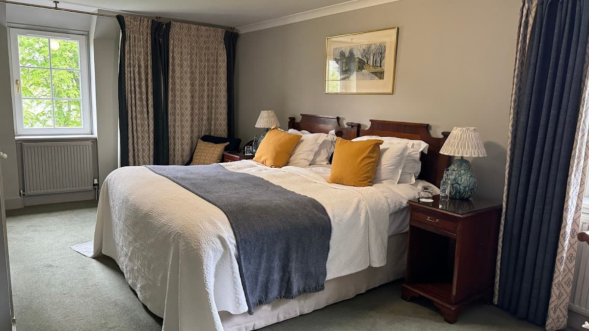 Kinloch Lodge Hotel and Restaurant — interior and exterior view 2