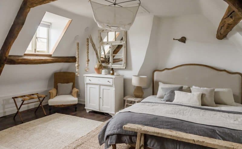 Mollie's Cottage — interior and exterior view 72