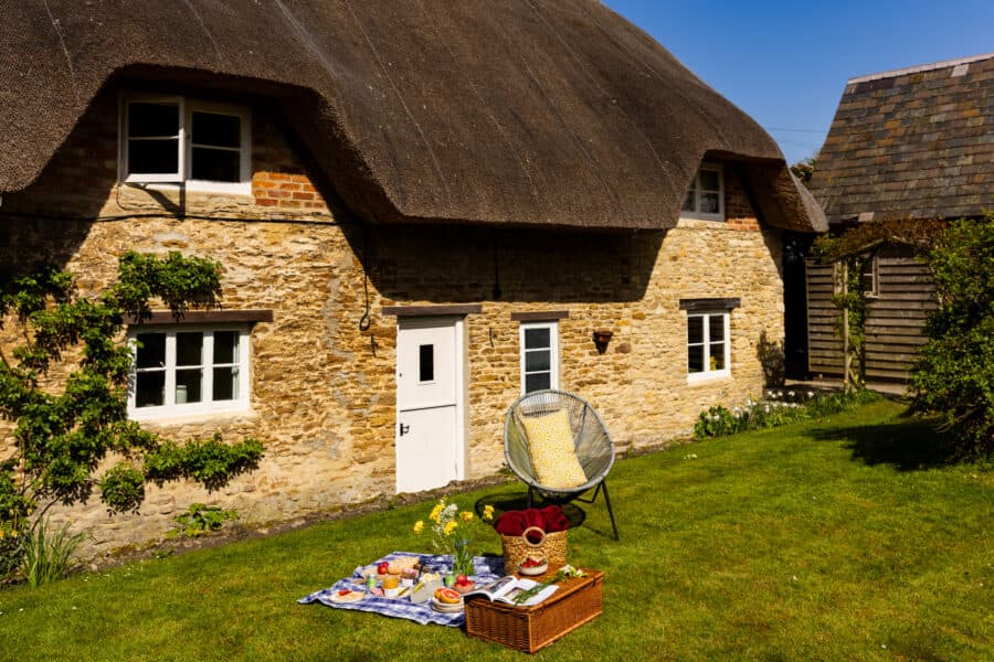 Mollie's Cottage — interior and exterior view 19