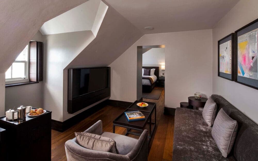 Twr y Felin Hotel — interior and exterior view 9