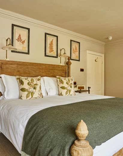 The Pig near Bath — interior and exterior view 24