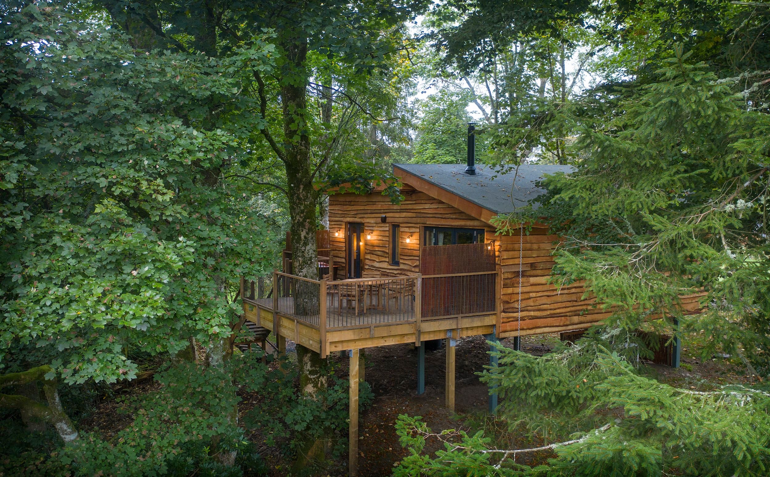 Lanrick Treehouses — interior and exterior view 8