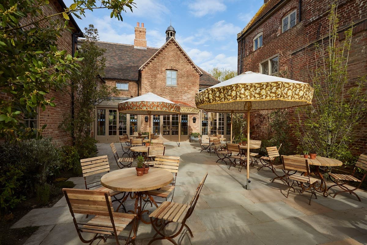 The Pig at Bridge Place — interior and exterior view 4
