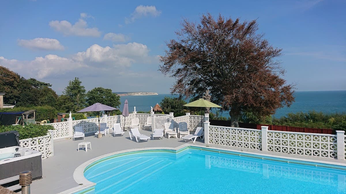 Luccombe Hall Hotel — interior and exterior view 2