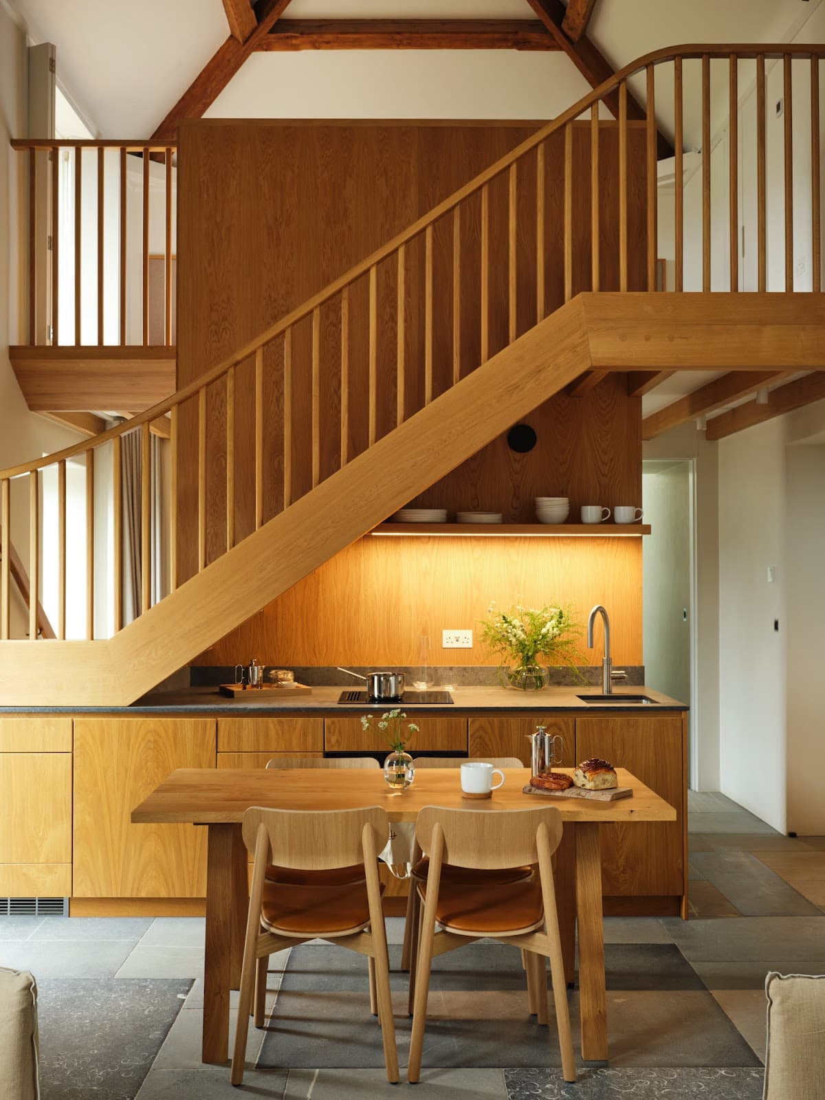 Fowlescombe Farm — interior and exterior view 5