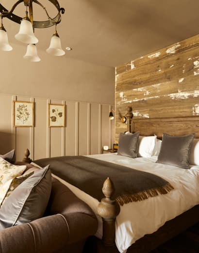 The Pig at Bridge Place — interior and exterior view 29
