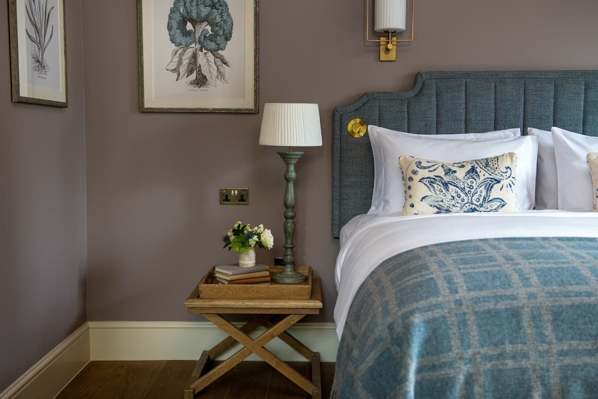 Langdale Chase — interior and exterior view 6