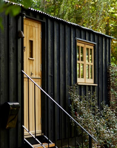 The Pig at Bridge Place — interior and exterior view 27