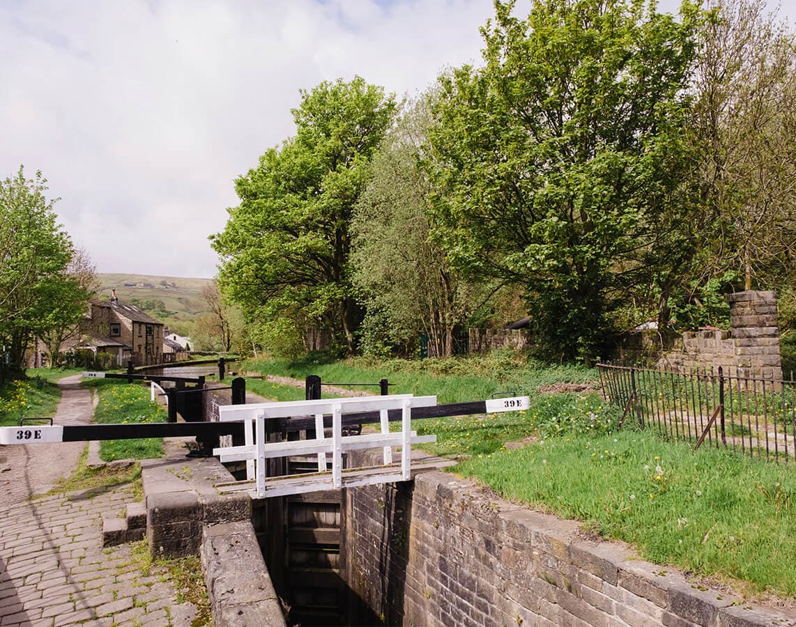 A Place In The Pennines — interior and exterior view 9