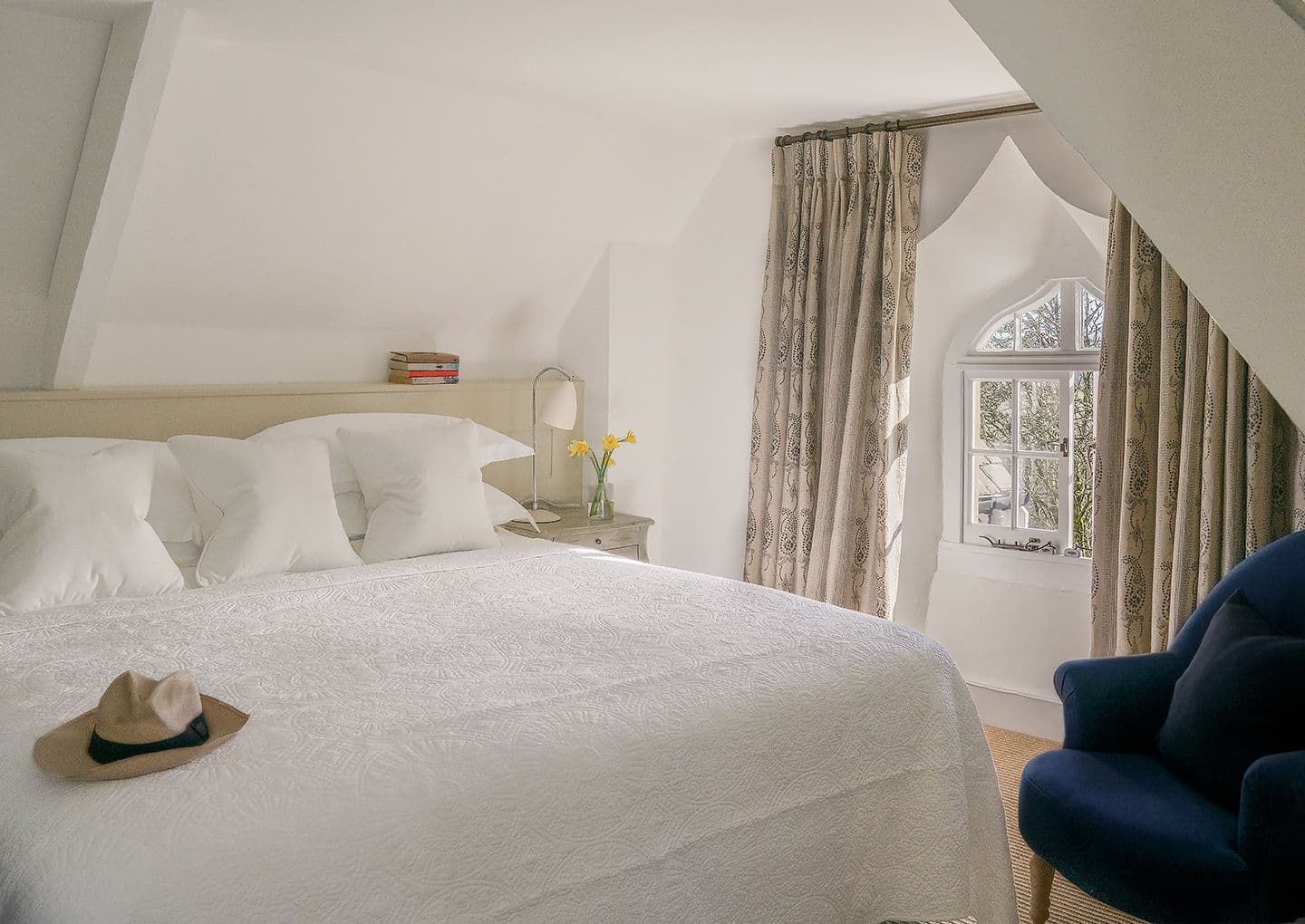 Penally Abbey Hotel & Restaurant — interior and exterior view 9