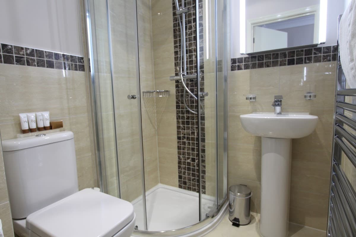 Haytor Hotel — interior and exterior view 3