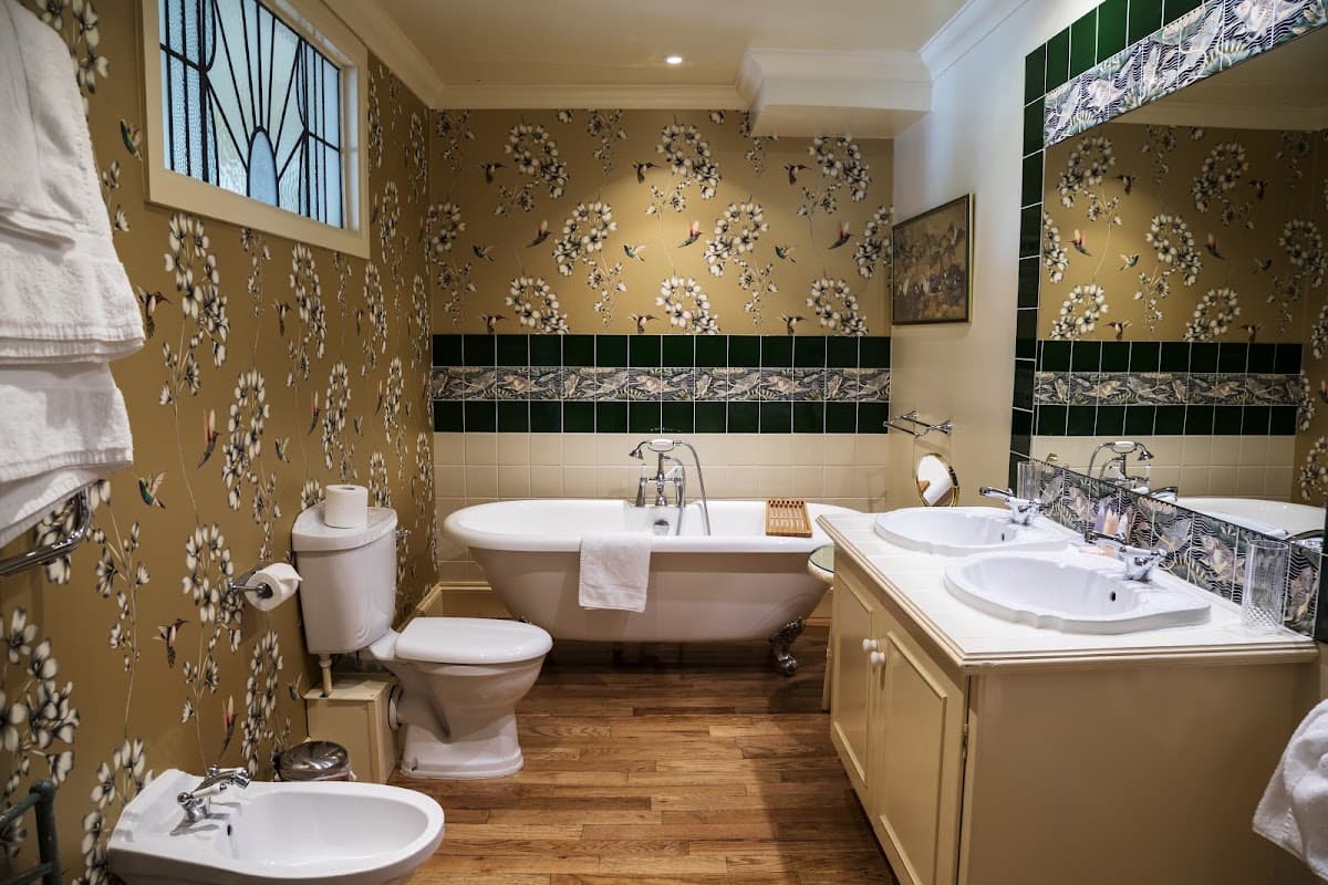 Orestone Manor — interior and exterior view 4