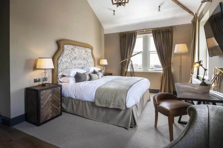 Beadnell Towers & Kitchen — interior and exterior view 15