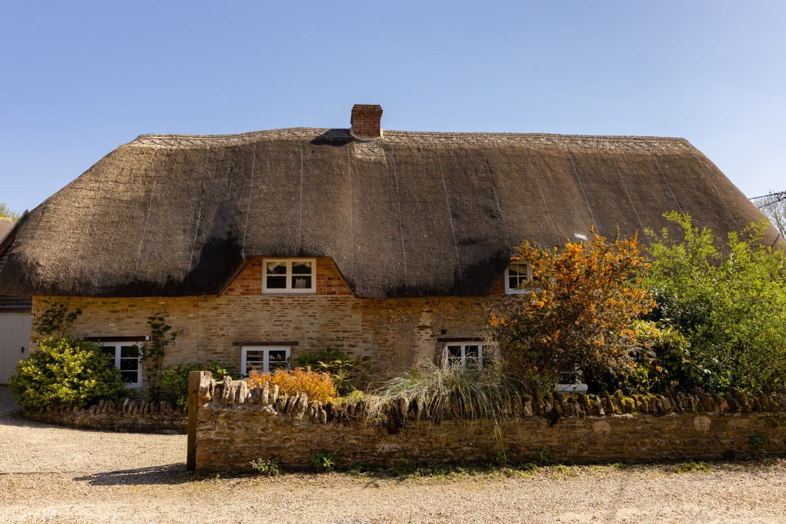 Mollie's Cottage — interior and exterior view 8