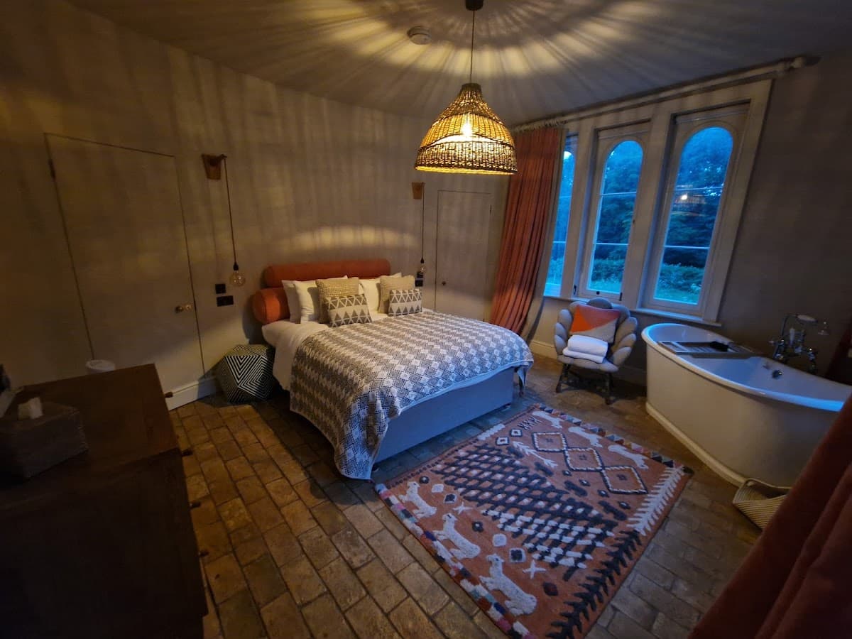 The Garden Cottage at Wilderness Reserve — interior and exterior view 2