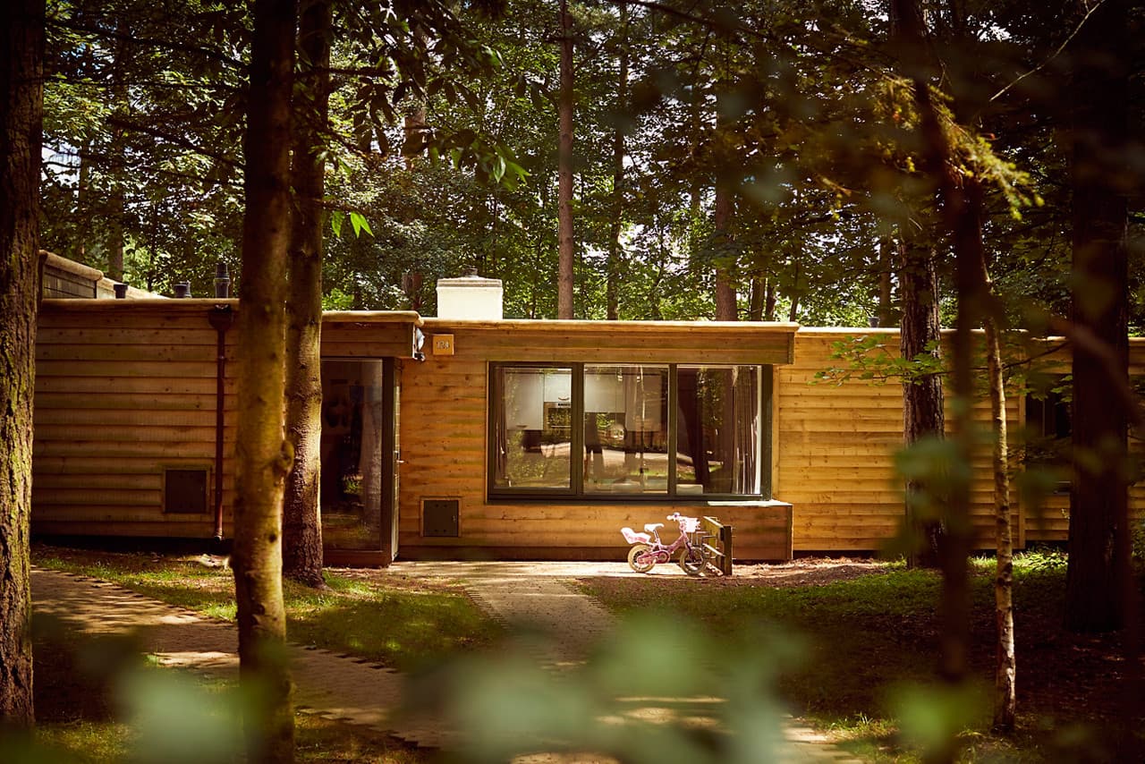 Center Parcs Treehouses — interior and exterior view 18