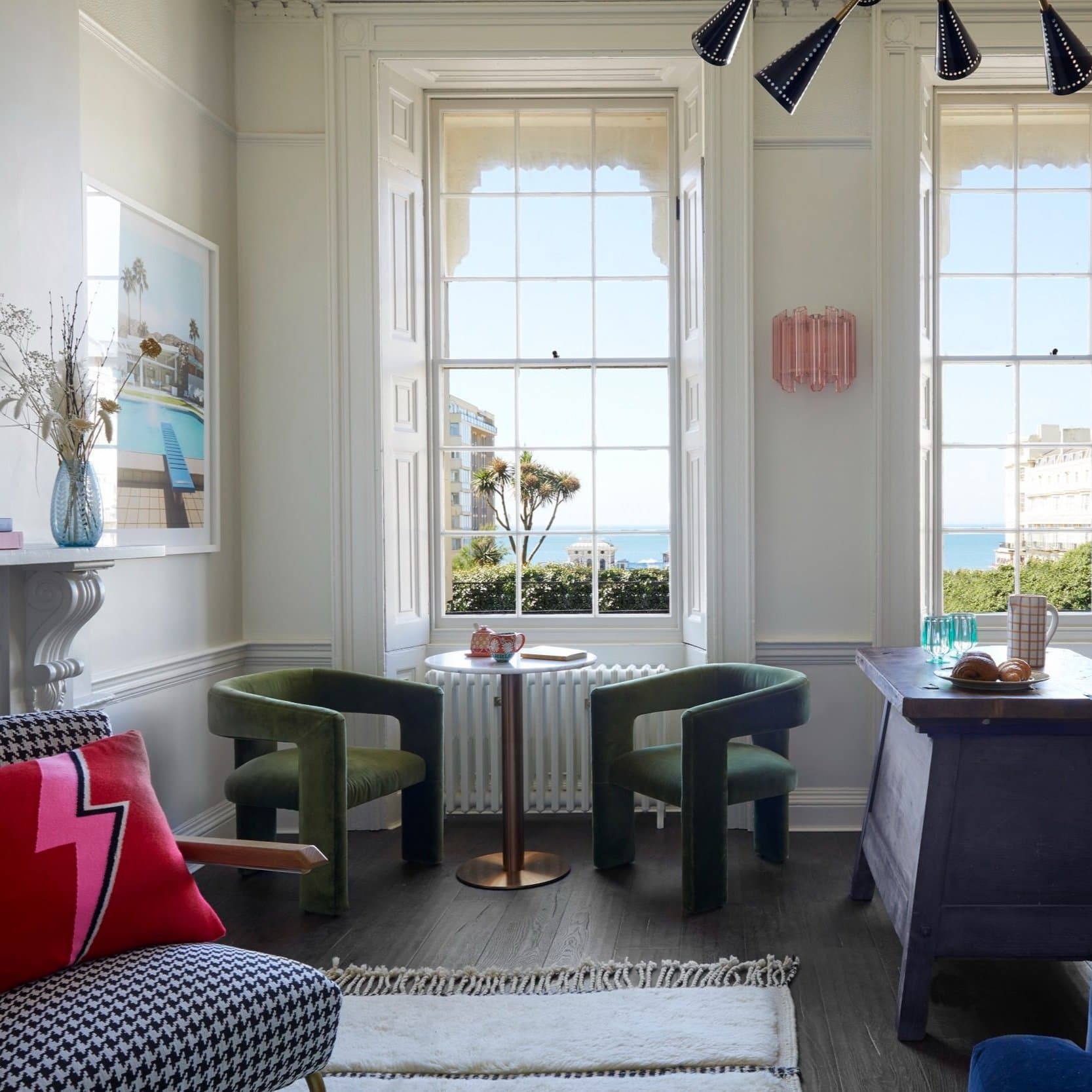 Artist Residence Brighton — interior and exterior view 11