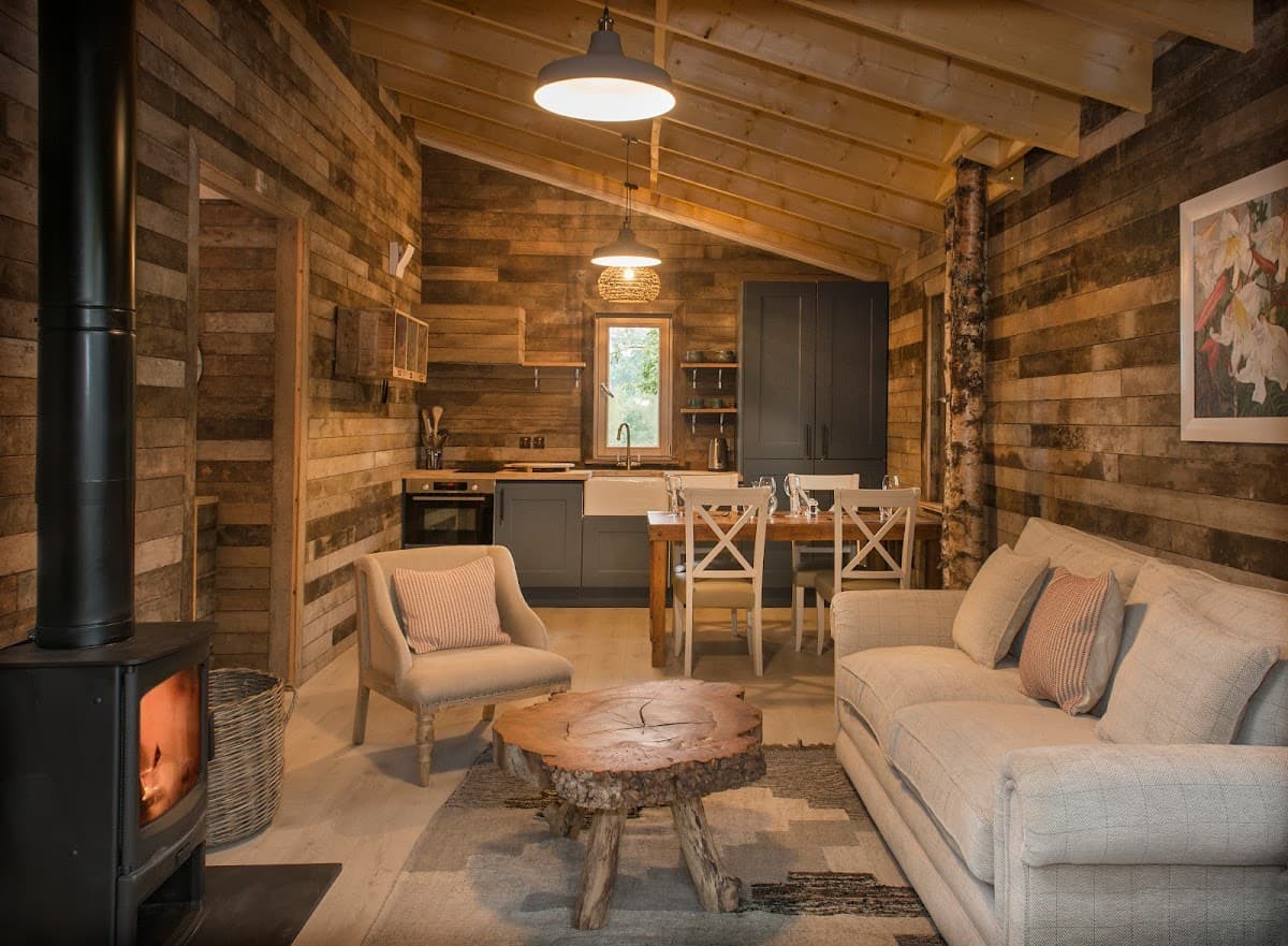 Lanrick Treehouses — interior and exterior view 3