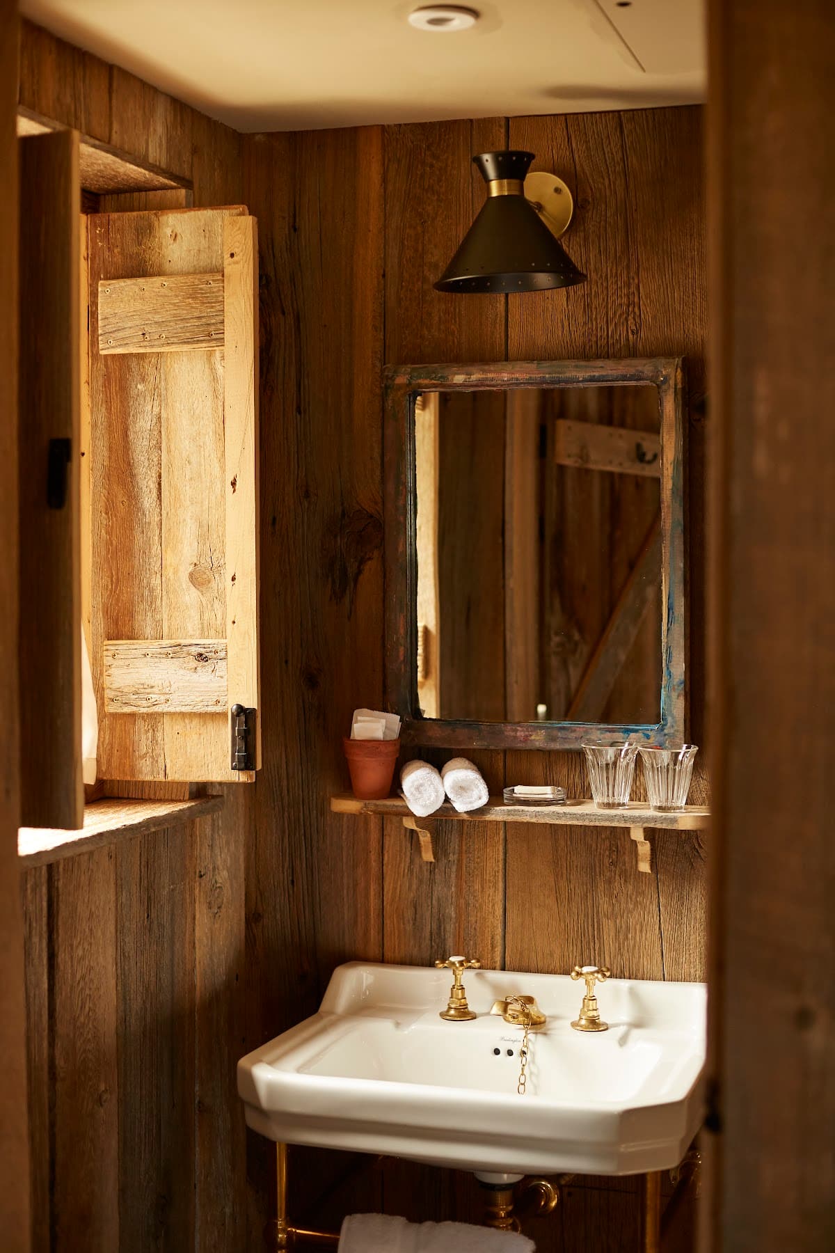 The Pig at Harlyn Bay — interior and exterior view 3