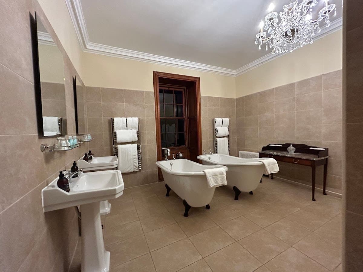 Glencoe House — interior and exterior view 4