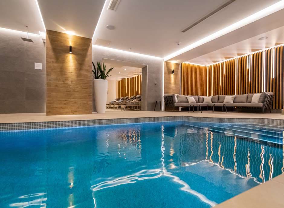 Victoria Hotel & Source Spa — interior and exterior view 9