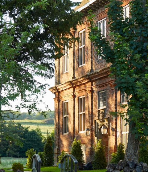 The Pig at Bridge Place — interior and exterior view 7