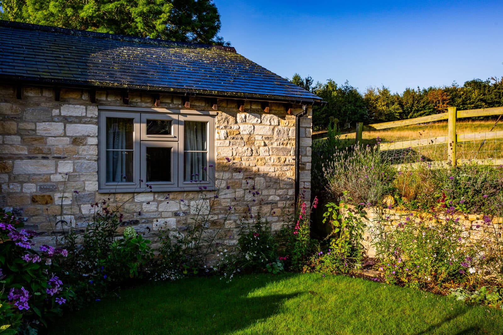 Todthatch — interior and exterior view 45