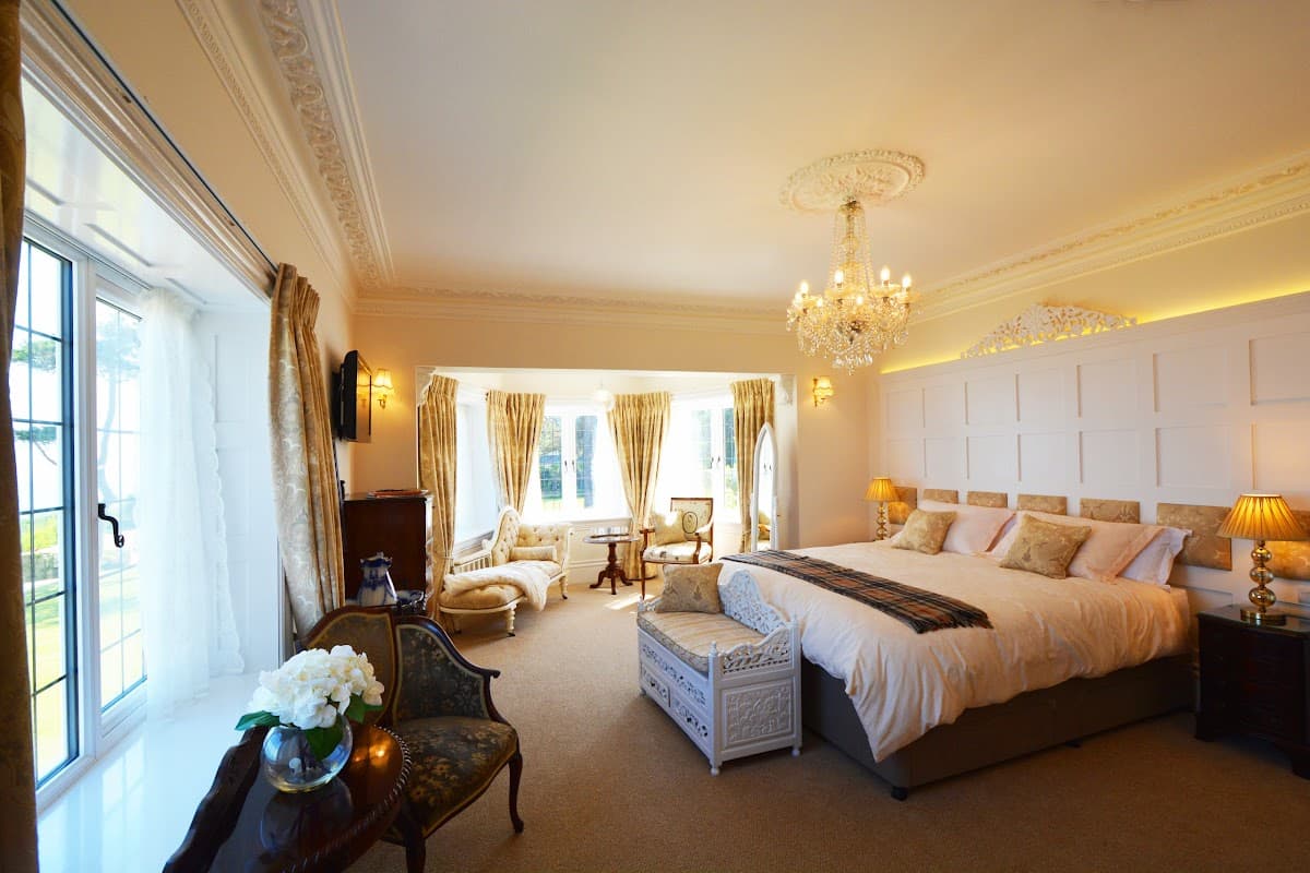 Haven Hall Hotel — interior and exterior view 6
